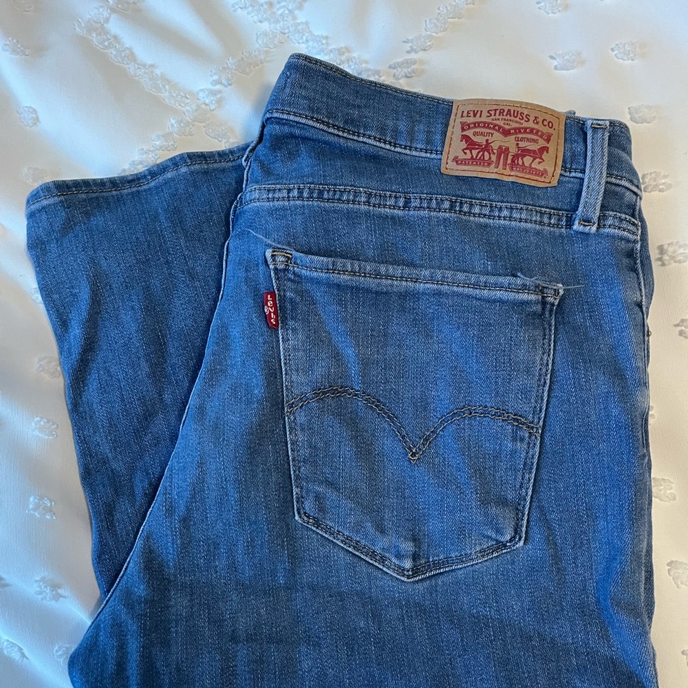 Womens Levi jeans